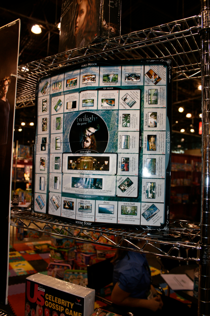 Illustration for article titled First Look At Twilight Board Game And Eclipse Details